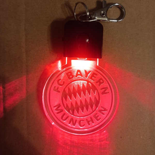 Bayern München Schlüsselanhänger mit LED-Licht, mit Logo-Gravur, Geburtstagsgeschenkidee oder Gadget für Bayern-München-Fans
