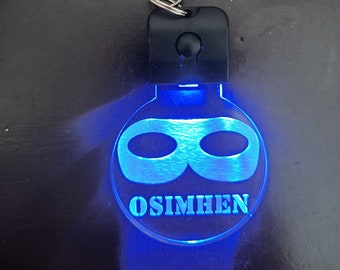 portachiavi luminoso a led incisione maschera di Osimhen del Napoli, idea regalo per compleanno per i tifosi bianco azzurri napoletani