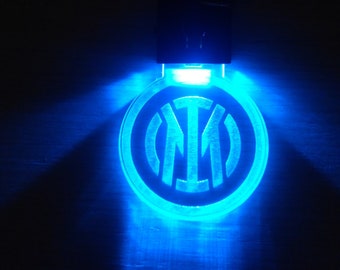 portachiavi luminoso a led Inter con incisione del logo, idea regalo per compleanno o gadget per i tifosi neroazzurri