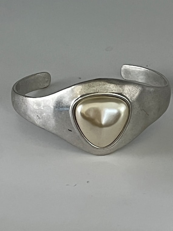 Lucky Brand Silver Tone and Faux Pearl Bangle