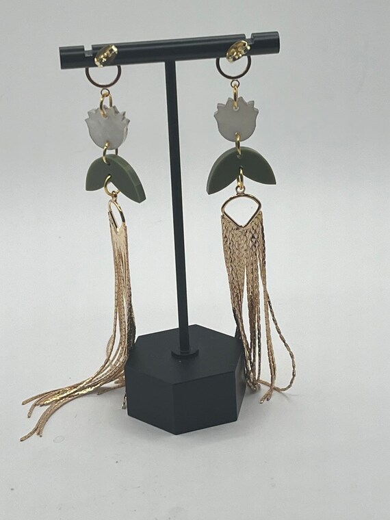 Botanical-Inspired Lightweight Statement Earrings… - image 2