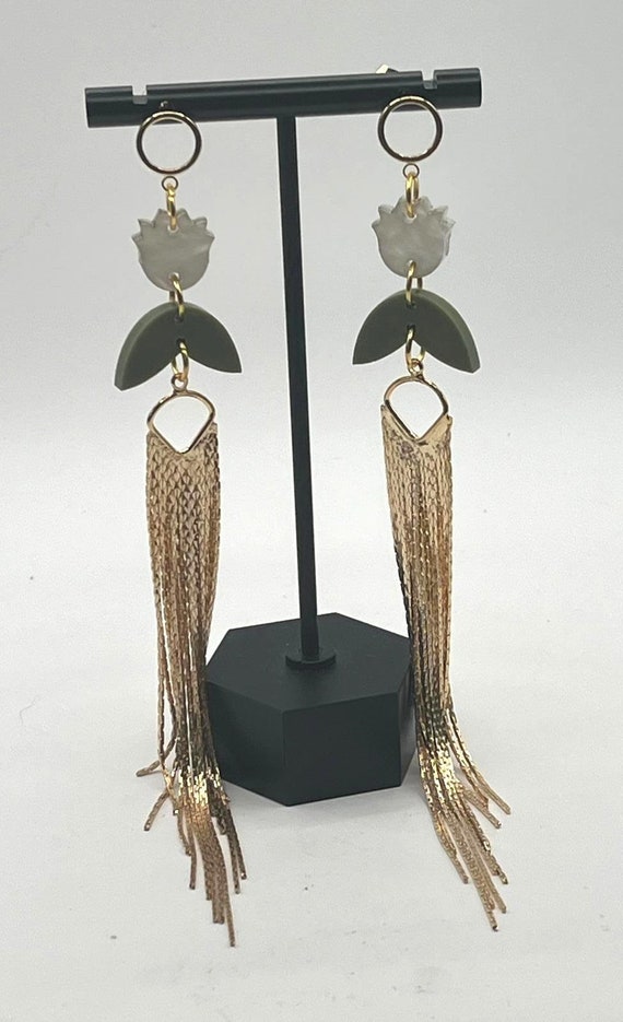Botanical-Inspired Lightweight Statement Earrings… - image 1