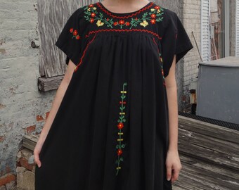 Black Floral Embroidered Vintage Maxi Dress