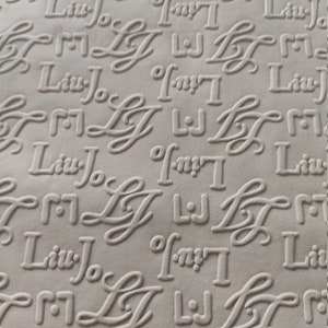 Carta crema en relieve impreso acabado liso piel de cordero piel cuero DE18