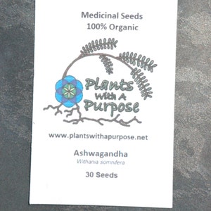 Puede incluir: Un sobre blanco de "Semillas Medicinales" con el texto "100% Org&aacute;nico" y un logotipo que dice "Plants With A Purpose". El sobre tambi&eacute;n enumera "Ashwagandha" y "30 Semillas".