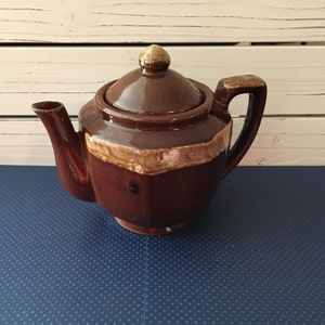 Vintage teapot/Mid century teapot/2 cup teapot/High tea/Afternoon tea/Tableware/Kitchenware/Brown teapot/Pottery teapot/Everyday teapot