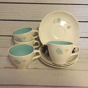 Taylor Smith Forever Yours Boutonnière/Mitt århundrade turkos och vitt kaffekoppset 4 koppar med matchande fat/Kaffebar/Retro kaffekoppar