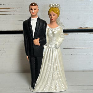 Small chalkware vintage bride and groom cake topper/Kitsch bride and groom/Wedding decor/Wedding shower/Chalkware wedding topper/Japan