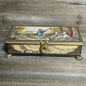 Vintage tea tin//Candy tin/ collectible tin/ shabby tea tin/vintage kitchen tin/shabby gift tin/tea tin