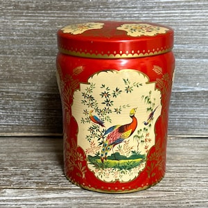 Vintage tea tin//Candy tin/ collectible tin/ shabby tea tin/vintage kitchen tin/shabby gift tin/tea tin