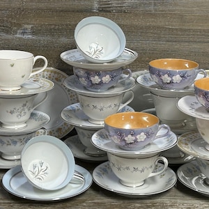 Vintage mismatched blue. White, gold teacups/Mad Hatter/Alice in Wonderland/High tea/Bridal, baby shower/25 sets/Garden party/Afternoon tea