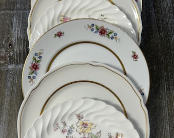 6 niet-overeenkomende vintage bloemensaladeborden