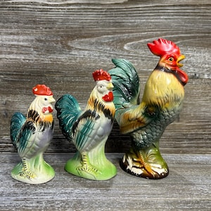 Vintage kitchen mid century rooster trio made in Japan/Country rooster/ Kitchen farmhouse decor/Shabby tabletop decor/Ceramic chippy roister