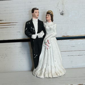 Small chalkware vintage bride and groom cake topper/Kitsch bride and groom/Wedding decor/Wedding shower/Chalkware wedding topper