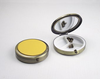Daglig pillerorganisatör och planerare, 1/2/3 gånger om dagen, liten minimalistisk kompakt fickspegel, 3 sidor bärbar pillerask spegel för handväska
