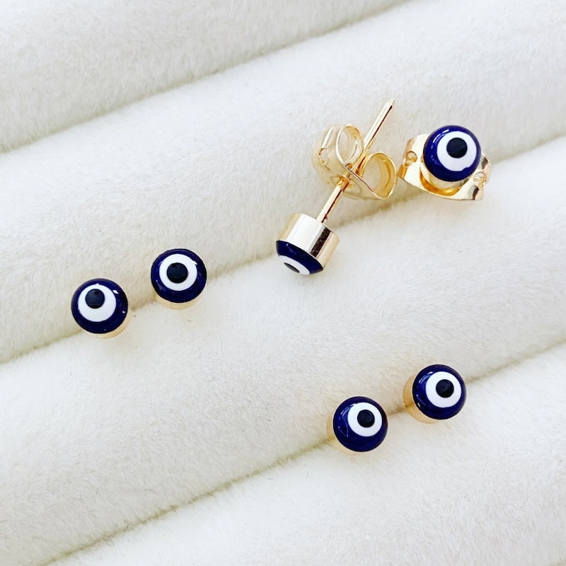 White Evil Eye Earrings main image 1