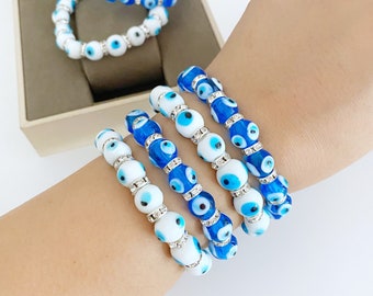 Evil eye bracelet, white blue bead bracelet, blue evil eye beads, stretchable bracelet, glass evil eye, evil eye charm, handmade evil eye