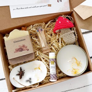 4th of July Gift Box for Her – Patriotic Self Care Set w/ Red Crochet Mushroom, Custom Card & Soy Candle – Independence Day Birthday Present