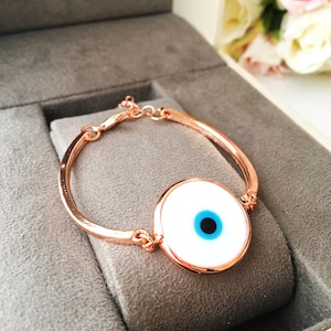 Evil eye bracelet, white murano glass evil eye charm, murano charm bracelet, blue evil eye beads bracelet, ojoturco charms, nazar boncuk