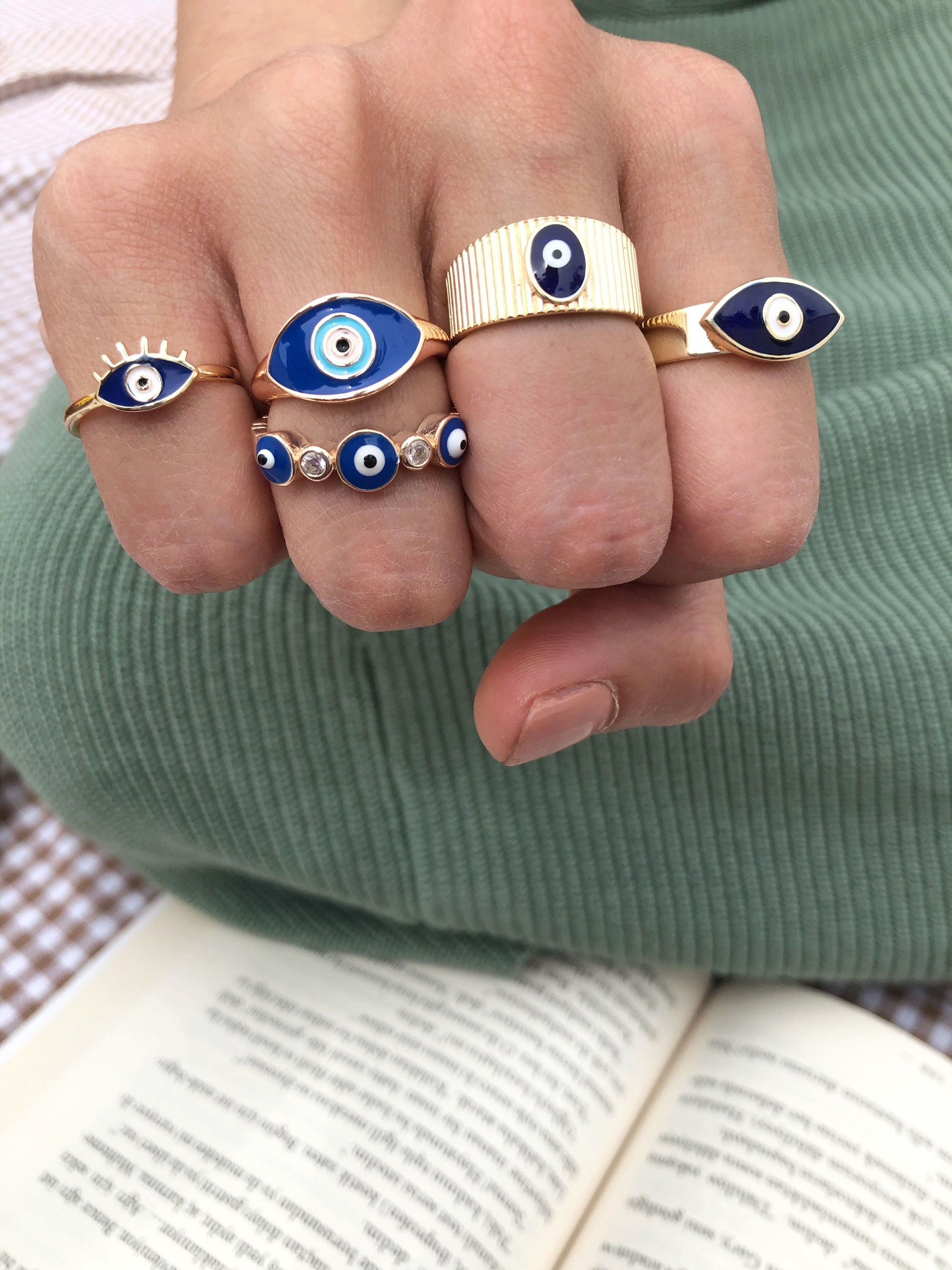 Ring met kleine aansluitende bolletjes en gouden oog - Steyl Sieraden
