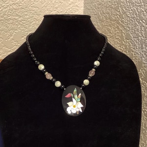 New in Box Vintage LEE SANDS Inlay Mother of Pearl Pendant Necklace with graduated 20” beads