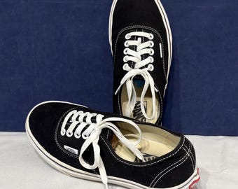 VANS Authentic Classic “Parisian Night/True White” low top laced sneakers, Men 7.5, Women 9.
