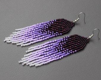Boucles d'oreilles ultra violettes Boucles d'oreilles style femmes Boucles d'oreilles longues Bijoux perlés Boucles d'oreilles violettes Boucles d'oreilles à franges Boucles d'oreilles perles Boucles d'oreilles perles de rocaille