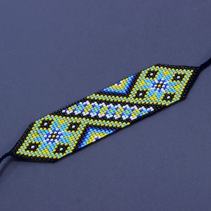 Geometric Huichol Bracelet, Tribal Geometric Bracelet, Beaded Cuff Bracelet, Native Beaded Bracelet, Seed Bead Bracelet, Authentic