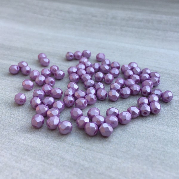 Rose clair pastel albâtre 4 mm | Perles de verre tchèques polies au feu | 50 pièces