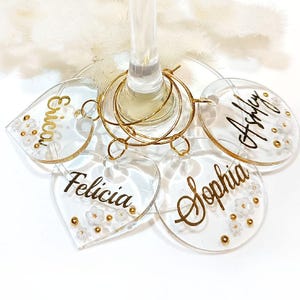 Acryl wijnglasbedels, gepersonaliseerde aangepaste naamcadeaukaartjes, plaatskaarten bruiloft, bruiloftsbedankjes voor gasten, tafelnaamkaartje, aangepaste charme