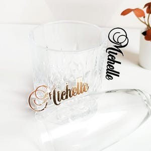 Acryl wijnglasbedels, gepersonaliseerde aangepaste naamcadeaukaartjes, plaatskaarten bruiloft, bruiloftsbedankjes voor gasten, tafelnaamkaartje, aangepaste charme