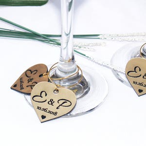 Amuletos de vino de boda, Amuletos de vino de aniversario, Amuletos de copa de vino, Amuletos de boda, Amuleto de vino personalizado, Favor de boda, Amuletos de boda. Oro imagen 3