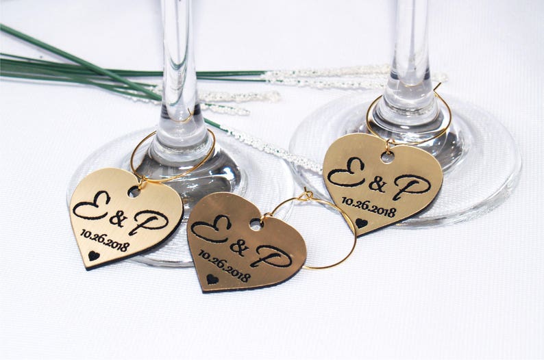 Amuletos de vino de boda, Amuletos de vino de aniversario, Amuletos de copa de vino, Amuletos de boda, Amuleto de vino personalizado, Favor de boda, Amuletos de boda. Oro imagen 1