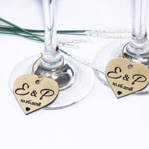 Amuletos de vino de boda, Amuletos de vino de aniversario, Amuletos de copa de vino, Amuletos de boda, Amuleto de vino personalizado, Favor de boda, Amuletos de boda. Oro imagen 4