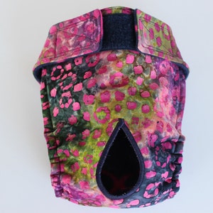 Cotton Print Dog Diaper Custom Made Female Dog Diaper Bitch Britches Dog Diapers with Sewn In Microfiber Pad Reusable Washable