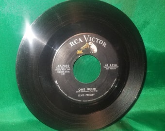 RCA Victor Records Elvis Presley One Night/ I Got Stung 45 Record