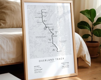 Impression de carte des pistes terrestres | Carte des sentiers de randonnée de Tasmanie | de Cradle Mountain au parc national du lac St Clair de Zazzle.be Liste d'envies C'est l'été ! Cadeau randonnée Australie