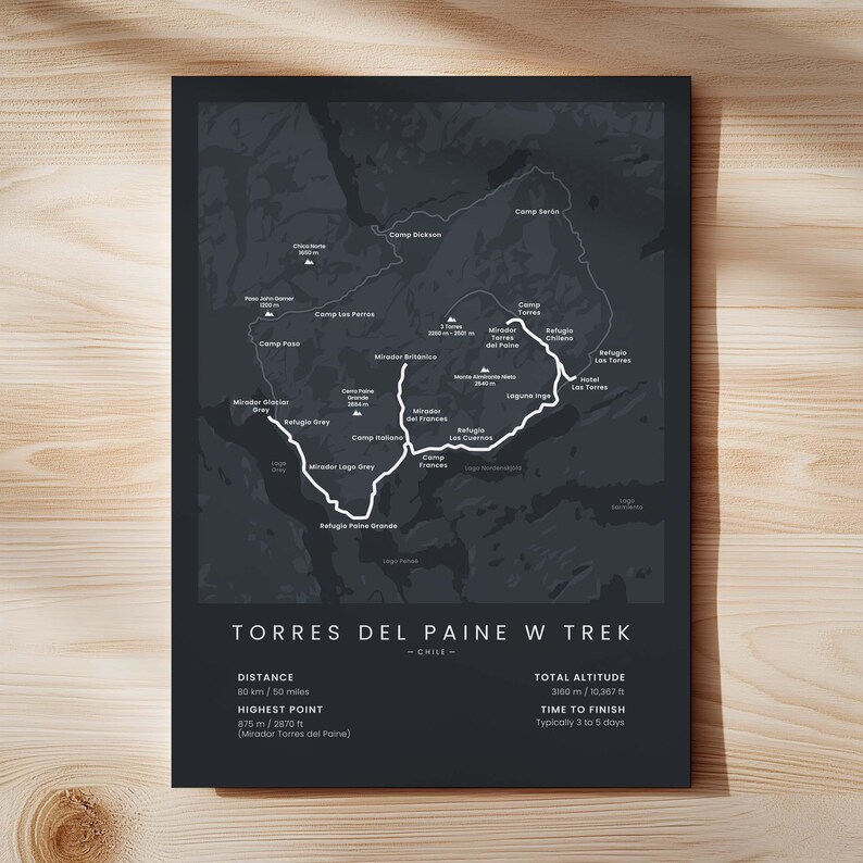 Impresión de la ruta W de Torres del Paine / Mapa de la ruta W de Patagonia / Póster de senderismo en Chile / Arte mural de trekking en la Patagonia / Decoración de pared de senderismo en Sudamérica Black - Standard