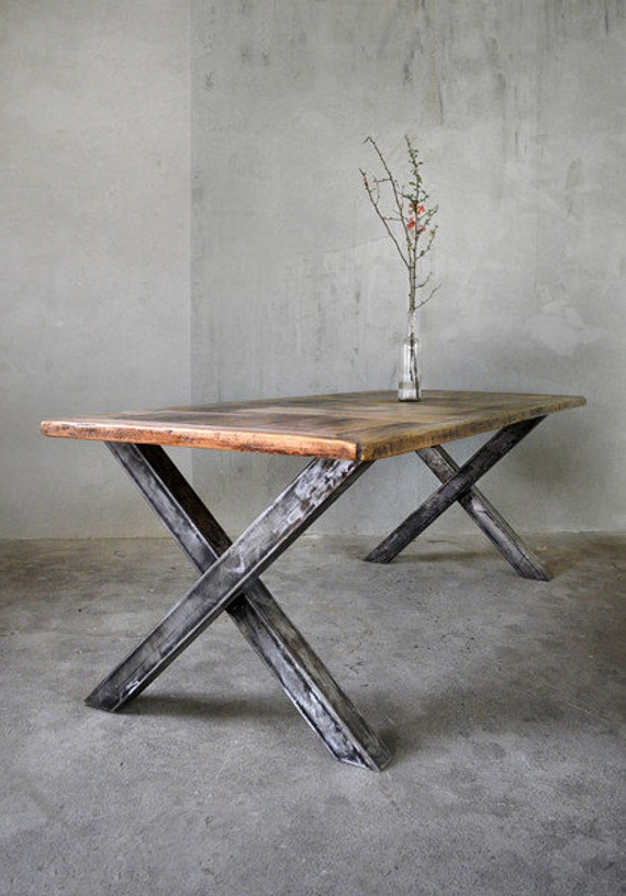 Mesa de comedor de madera y hierro Ingmar 240 x 100 cm -  México