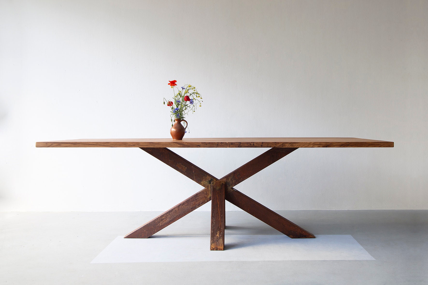 Erika extendable outlet dining table