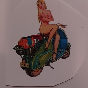 Tobogán acuático Lambretta Pin Up estilo vintage de los años 50, 3 x 2,5 pulgadas. Disponible en otros tamaños.