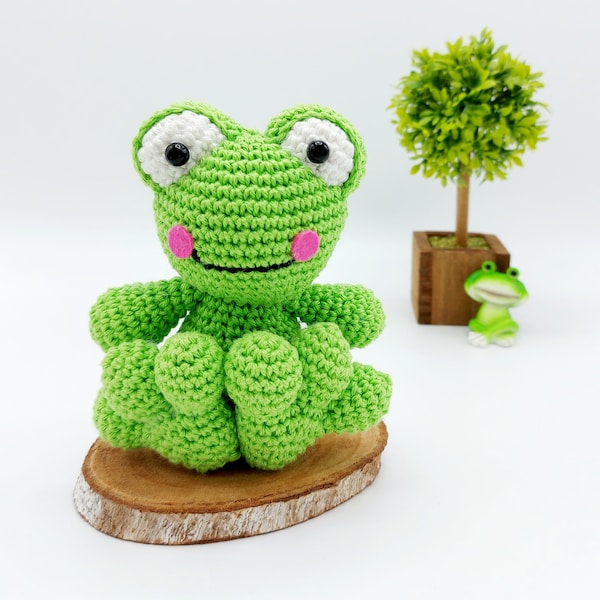 PATTERN: Crochet Frog Pattern, Amigurumi Crochet Pattern, Frank the Charming Frog