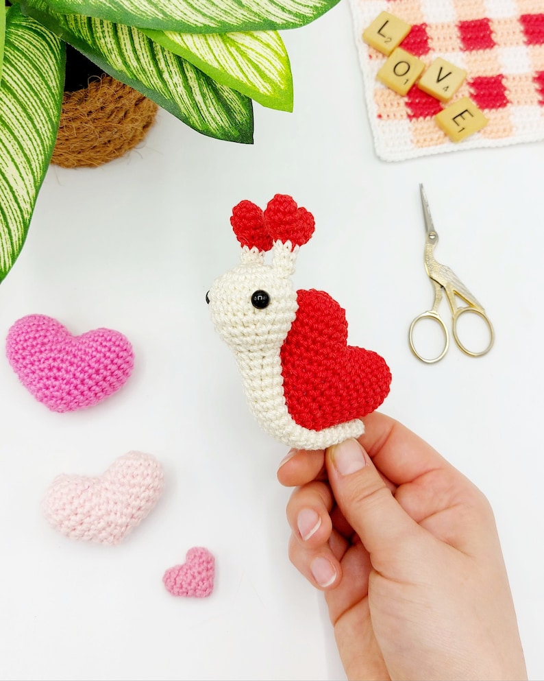 PATTERN: Valentine Snail Crochet Pattern, Amigurumi Crochet Pattern, Shelva, the Valentine Snail, Amigurumi Pattern image 2