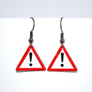 Gevaar, emaille oorbellen, verkeersbord oorbellen, verkeersbord sieraden, verkeersbord, uitroepteken, uitroepteken, Boho oorbellen, rijden