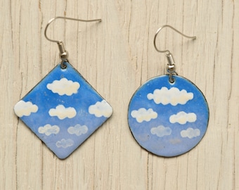 Pendientes de nube, nube en el cielo pendientes, cielo panorámico, joyería de nubes, pendientes de esmalte, vuelo, pendientes Boho, pendientes asimétricos, cielo,