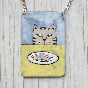 Fisch Essen und Katze, Küche, Katze Halskette, Esszimmer, Emaille Halskette, Spiegel Fisch, Katzen Schmuck, Emaille Schmuck, Gestreifte Katze, Fische & Chips