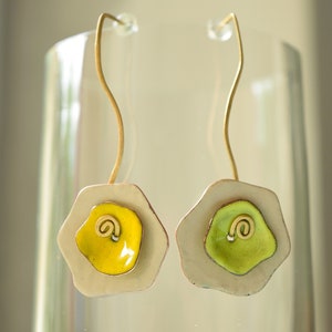 Boucles d’oreilles en émail variable Vérifiez les photos et la description, Boucles d’oreilles de couleur d’été, Différentes boucles d’oreilles en une, Beige, Vert pomme, Jaune
