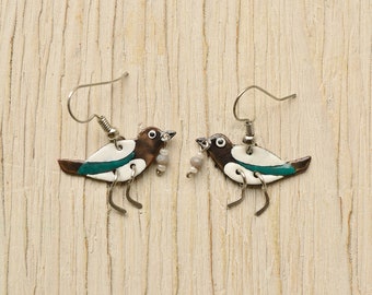 Pie, Boucles d'oreilles oiseau, Boucles d'oreilles oiseau, Boucles d'oreilles pie, Oiseau chanteur, Boucles d'oreilles forêt, Boucles d'oreilles en émail, Bijoux en émail, Merle, Petite pie