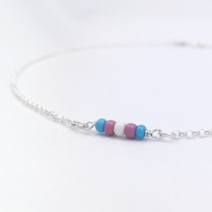 Trans Pride Flagge Choker Halskette. LGBTQ Schmuck. Perlen Sterling silber schmuck. Dezentes Transgender Symbol. Geschenkidee. Skandinavisch.