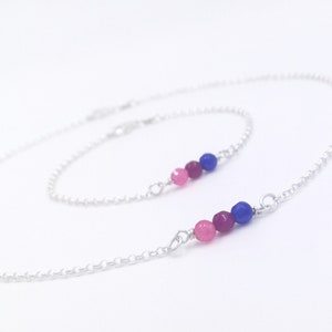 Conjunto de joias de cristal com bandeira do orgulho bissexual. Colar e pulseira LGBTQ. Joias de prata esterlina com miçangas. Símbolo Bi. Ideia de presente. Escandinavo.